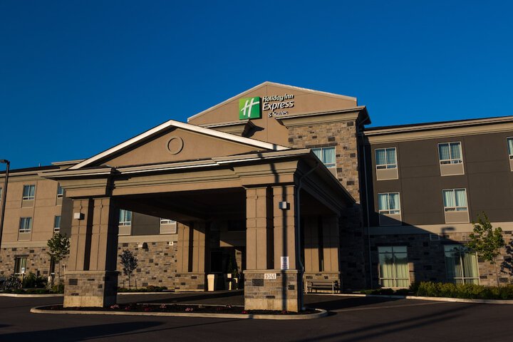 Holiday Inn Express & Suites Thunder Bay by IHG