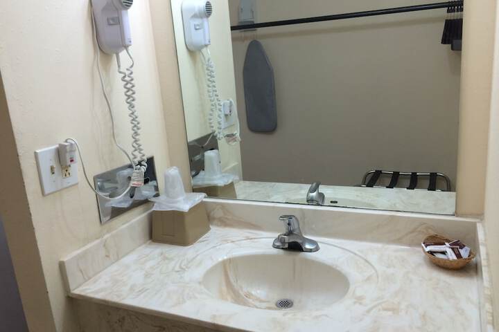 Room 15 of 28