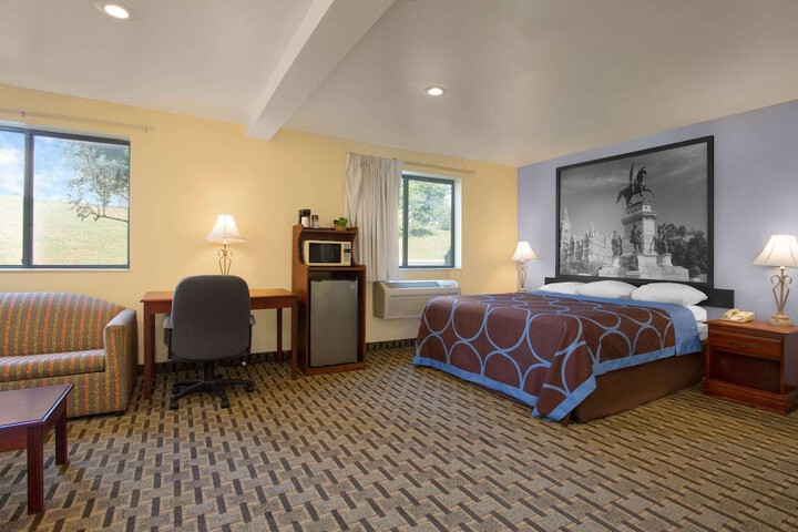 Room 6 of 14