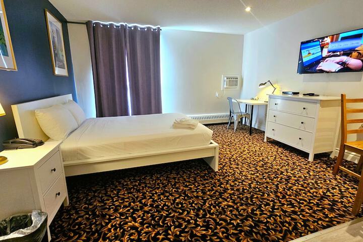 Room 28 of 174