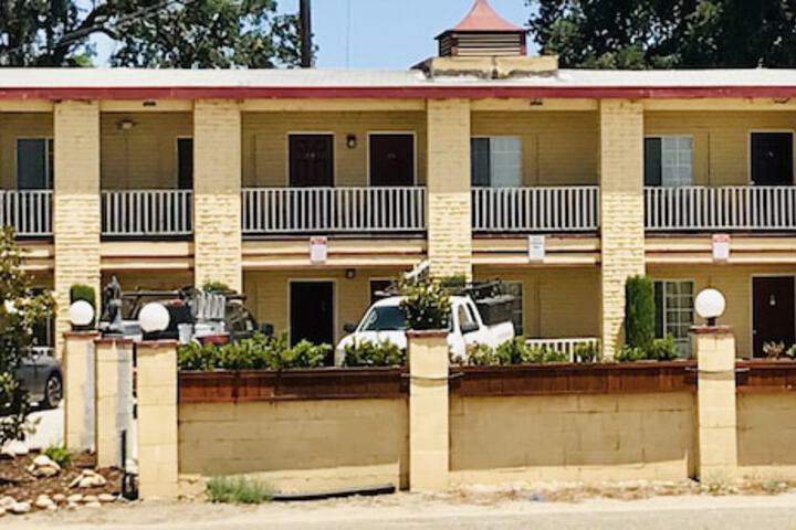 Town & Country Motel