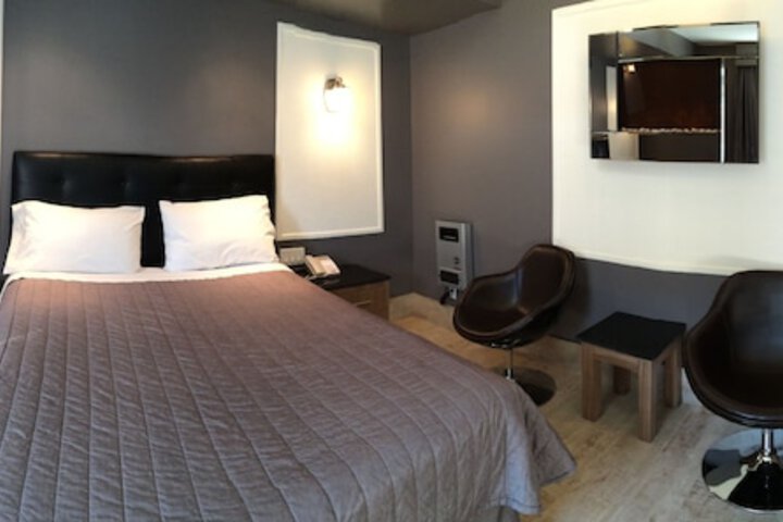 Room 75 of 83