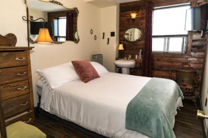 THE COCHRANE ROCKYVIEW HOTEL