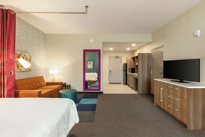 Room 18 of 28