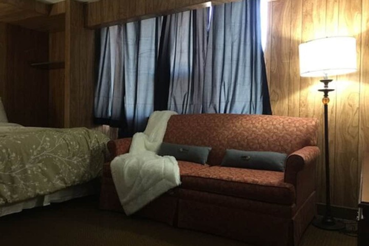 Room 30 of 47