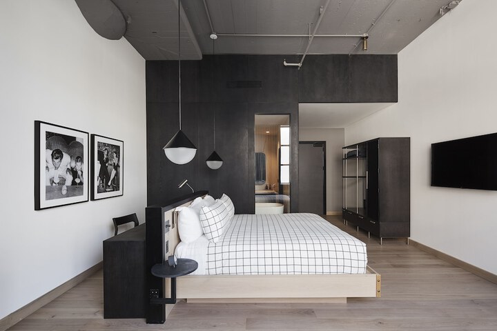 Room 16 of 38