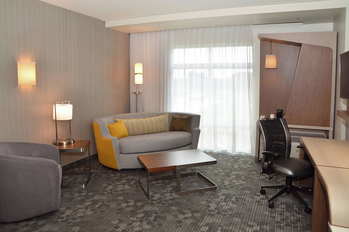 Courtyard by Marriott Youngstown Canfield