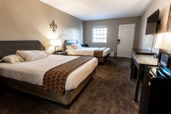 Room 5 of 9