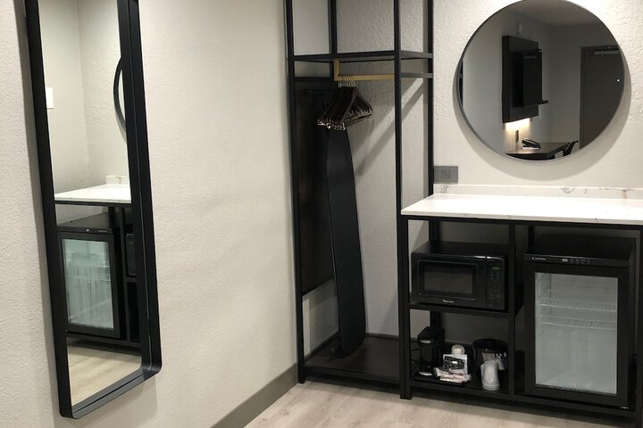 Room 16 of 28