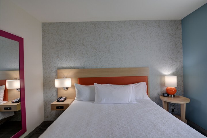 Room 26 of 47