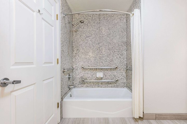 La Quinta Inn & Suites by Wyndham Fredericksburg