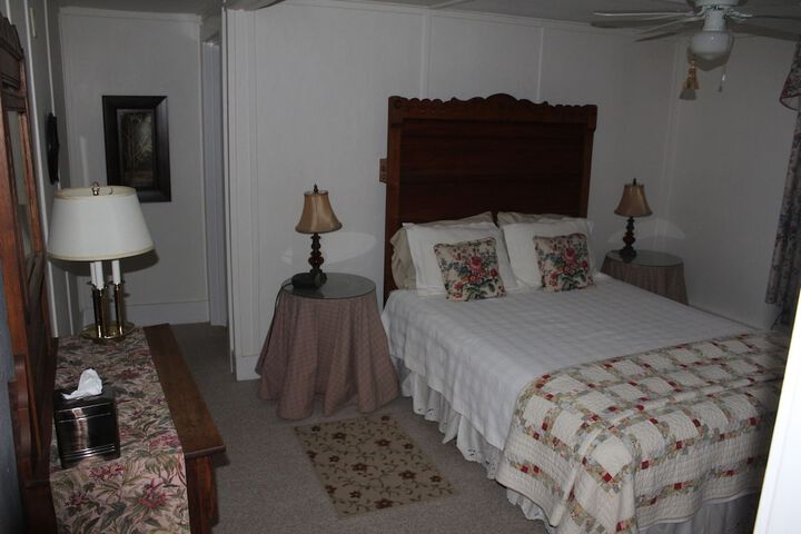 Fox Creek Inn LLC