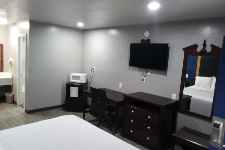 Coachmans Inn & Suites