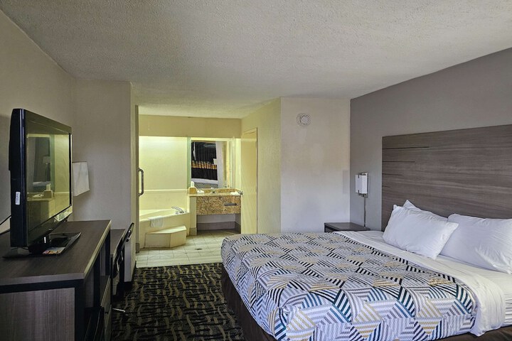 Room 3 of 6
