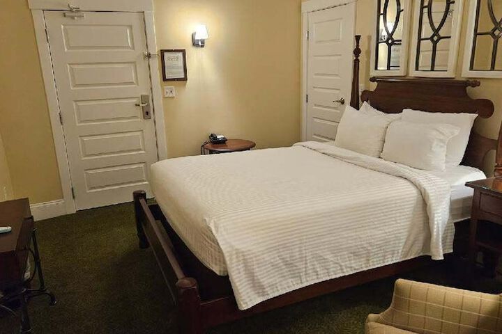 Publick House Historic Inn and Country Motor Lodge