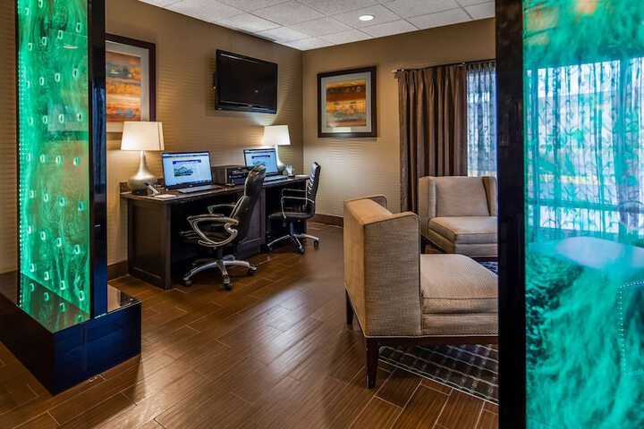 Best Western Plus Wichita West Airport Inn