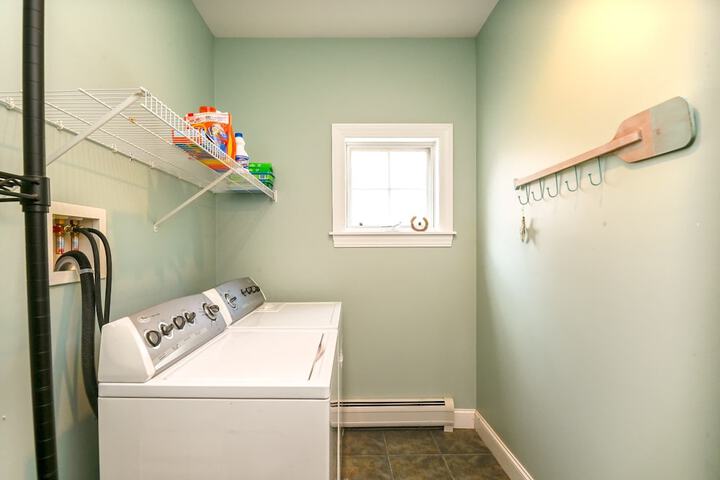Stunning 5 Bdr Walk to York Harbor Beach!