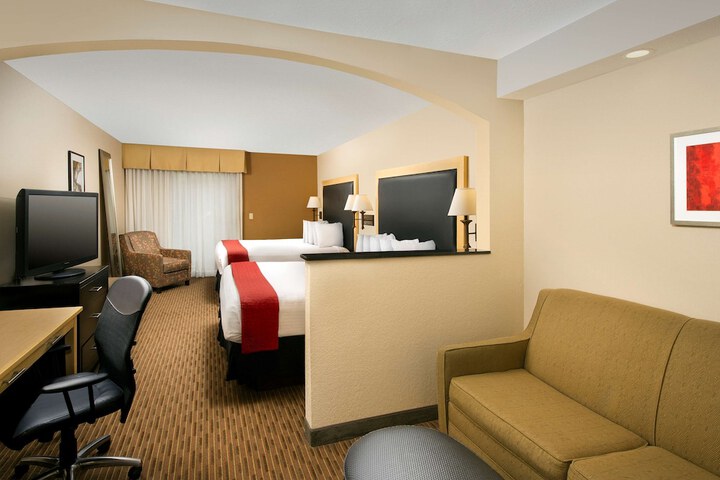 Room 6 of 18