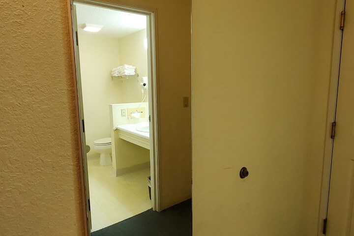 Room 34 of 87