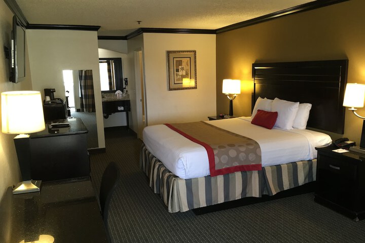 Room 25 of 39