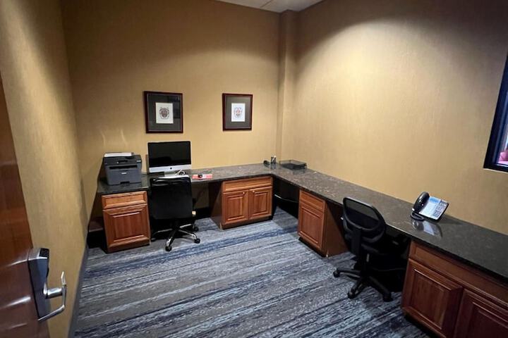 Holiday Inn Express Hotel & Suites Harrisburg West by IHG
