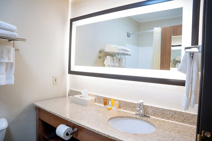 Coshocton Village Inn and Suites