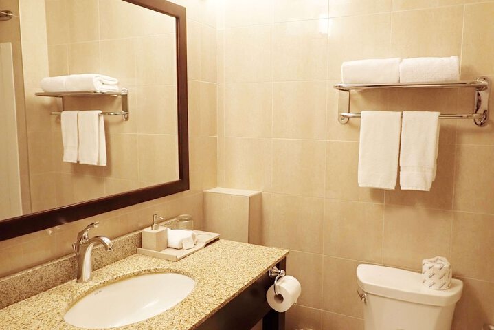 Days Inn & Suites by Wyndham Fort Saskatchewan