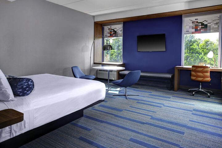 Room 44 of 77