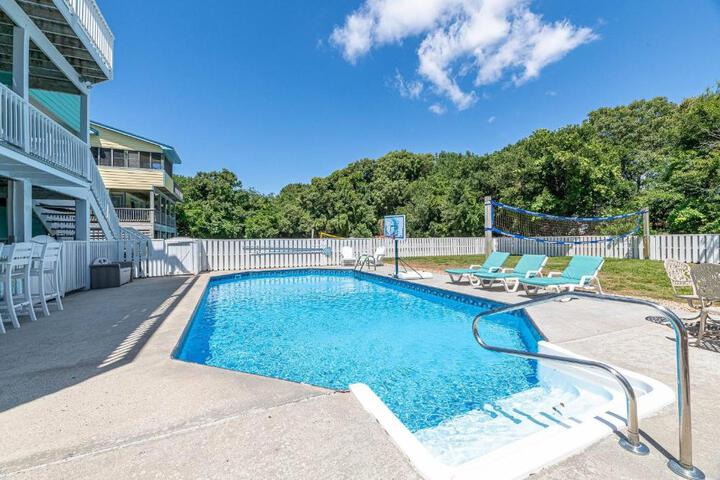 Family Tradition - Duck Landing Oceanside, 130 Yds to Beach, Pool, Hot Tub, Tiki Bar