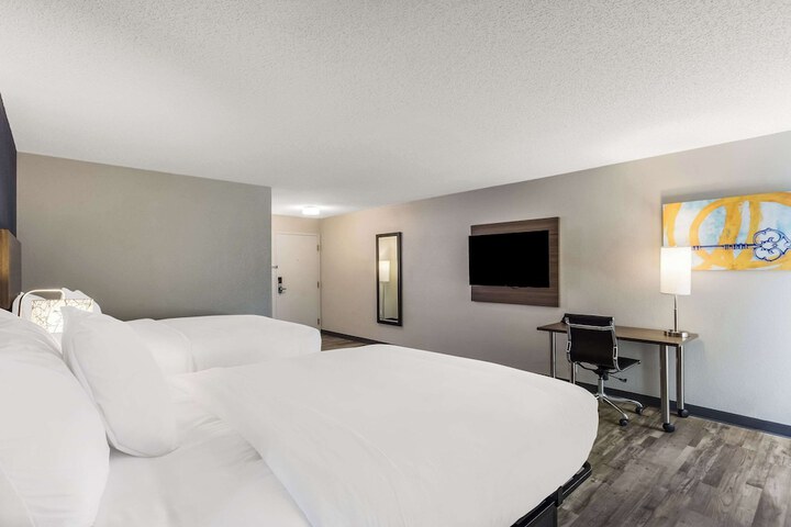 Room 17 of 33