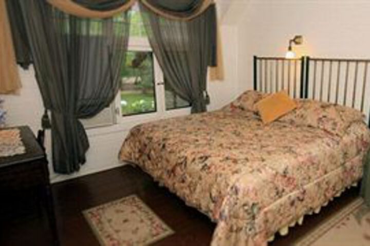 Spicer Castle Inn & Restaurant
