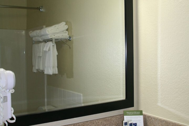 AmericInn by Wyndham Elkhorn Near Lake Geneva