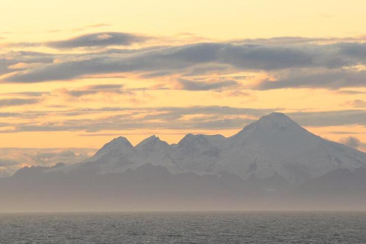 Lost Anchor Cabins - Ocean-view cabins on the bluff