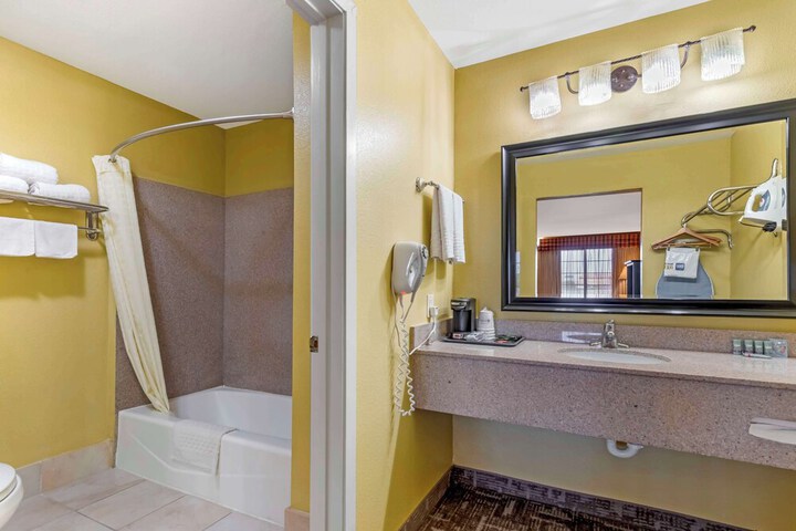 Room 16 of 25