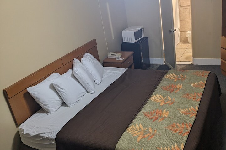 Room 9 of 9