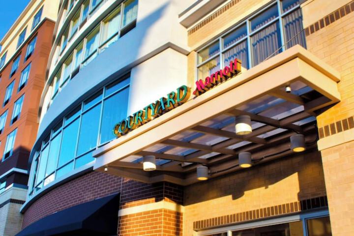 Courtyard by Marriott Newark Downtown