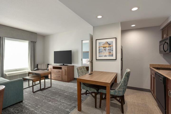 Homewood Suites by Hilton Fort Myers Airport / FGCU
