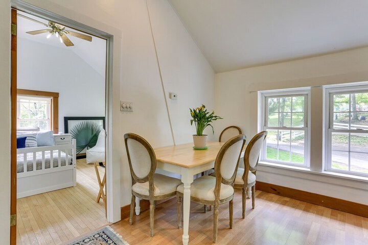 Quaint Goshen Apartment w / Patio!