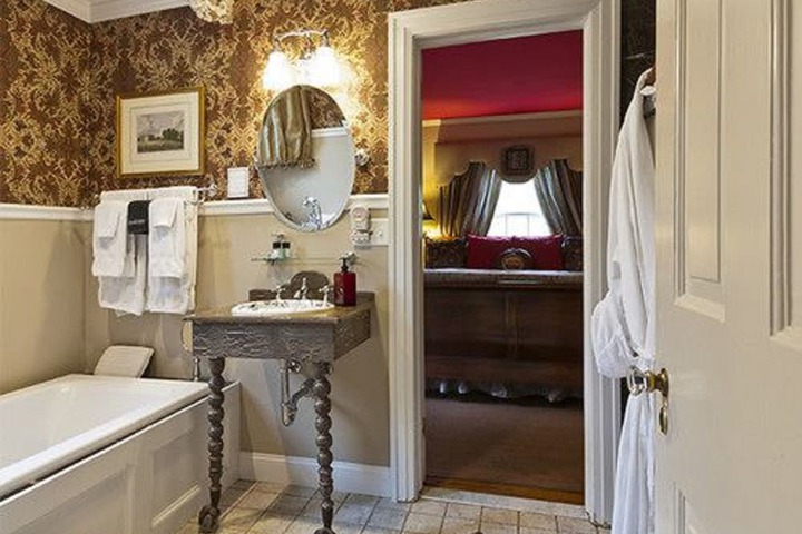 10 Fitch Luxurious Romantic Inn