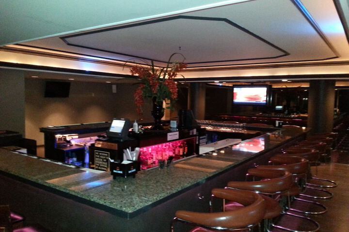 Lounge 18 of 23
