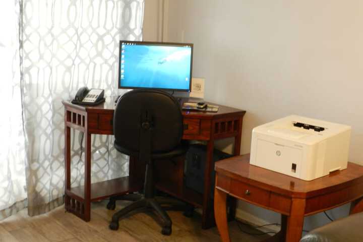 Business Center 25 of 33