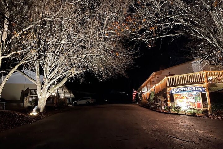 Mountain Aire Cottages Inn & Glamping