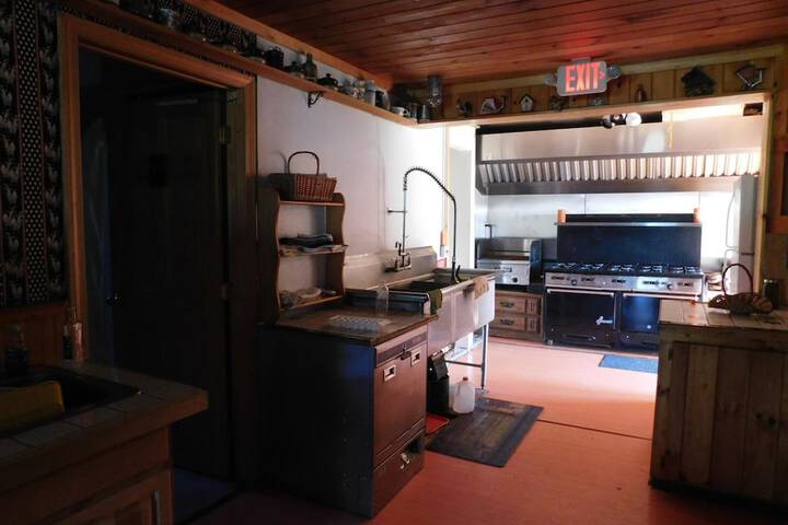 Room 32 of 61