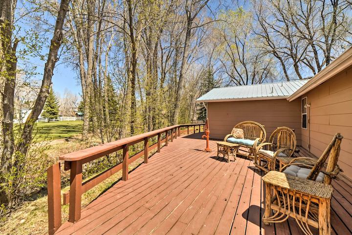 Spacious Mancos Home w / Furnished Deck & Yard!