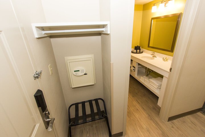 Cedar Points Express Hotel