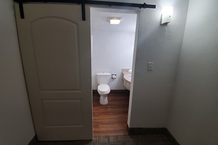 Room 42 of 47