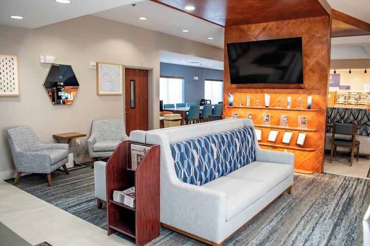 Holiday Inn Express and Suites Mason City by IHG