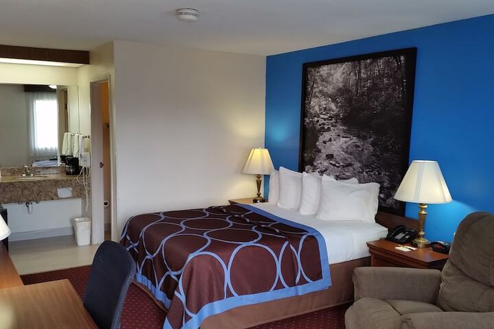 Room 34 of 46
