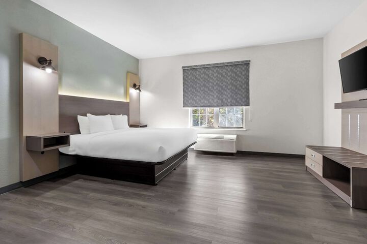 Room 21 of 24