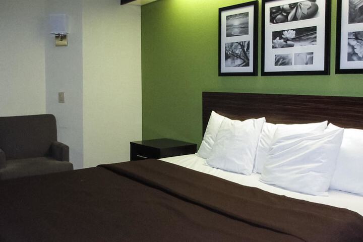 Room 7 of 10